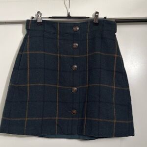 EUC Madewell Button-Front Mini Skirt, green plaid, size 8.